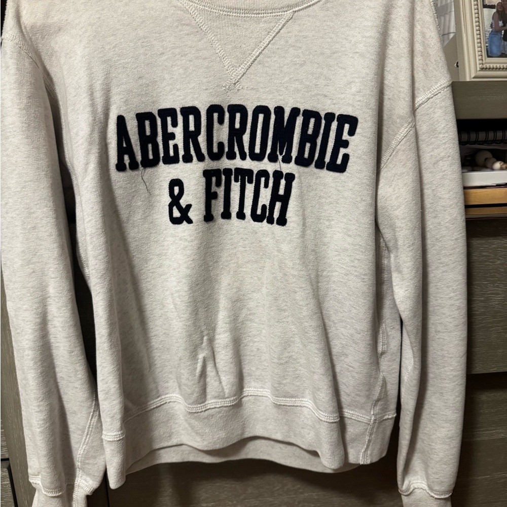 Abercrombie & Fitch Men's Off-White Crewneck Sweater